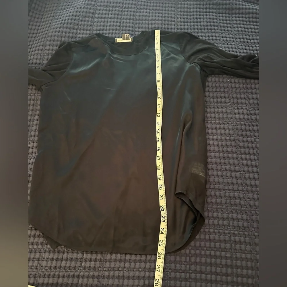 Vince long sleeve. Silk front, modal/cashmere back and sleeves. Navy size small - Picture 10 of 10